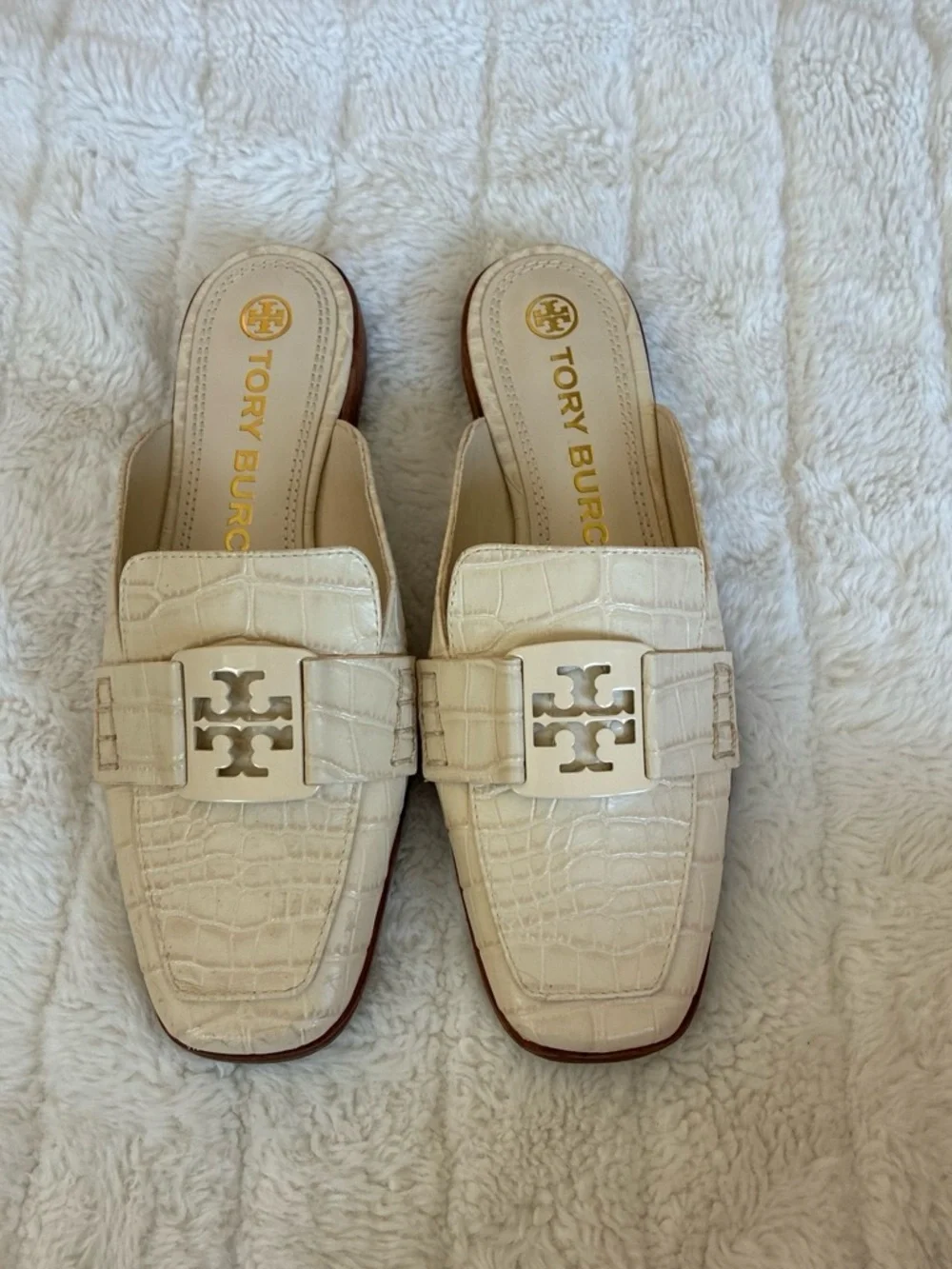 Tory Burch Cream loafers with crocodile print